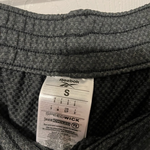 Mens Reebok Shorts - Picture 2 of 3